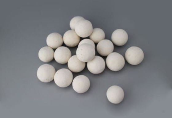 Boules en céramique inertes d'oxyde d'aluminium de soutien pour le gaz naturel 1300-1400 Kg/M3